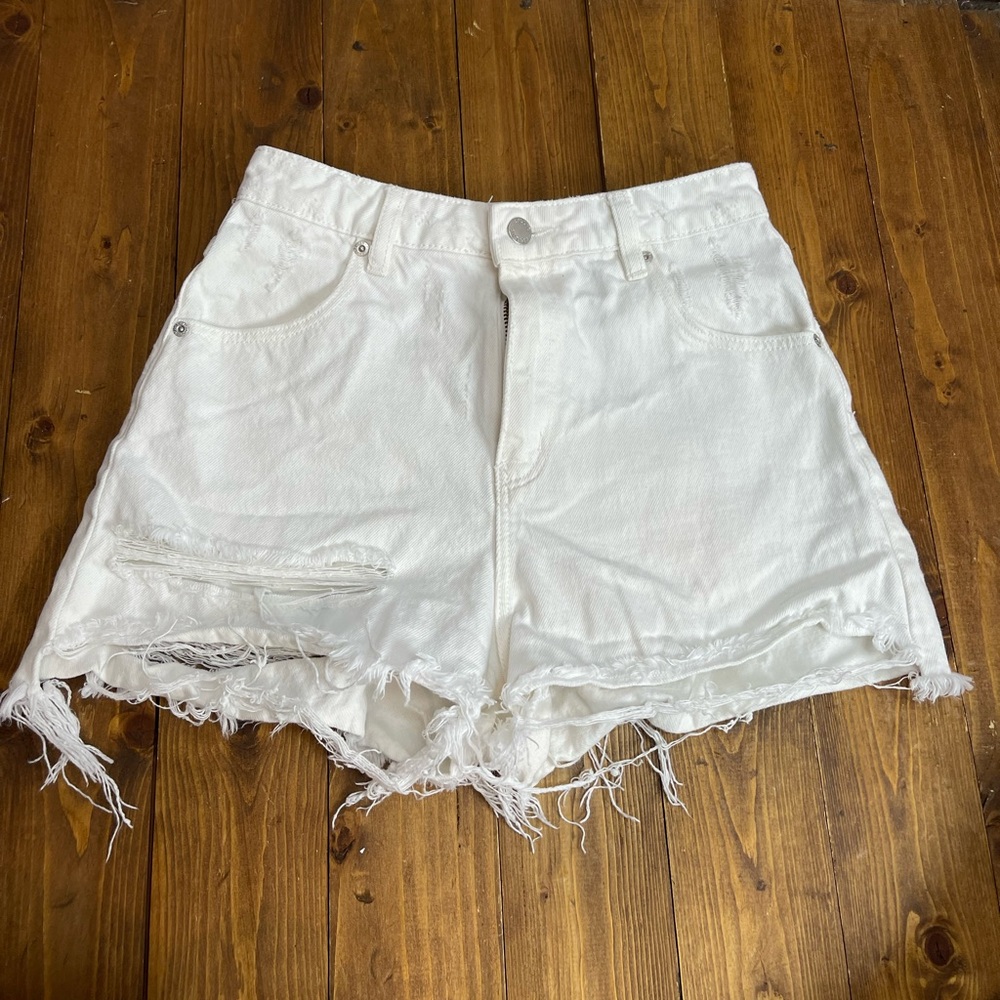 Rolla’s size 25 white distressed duster shorts